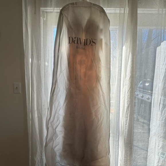 White Lace Wedding Dress NWT Unaltered Size 2